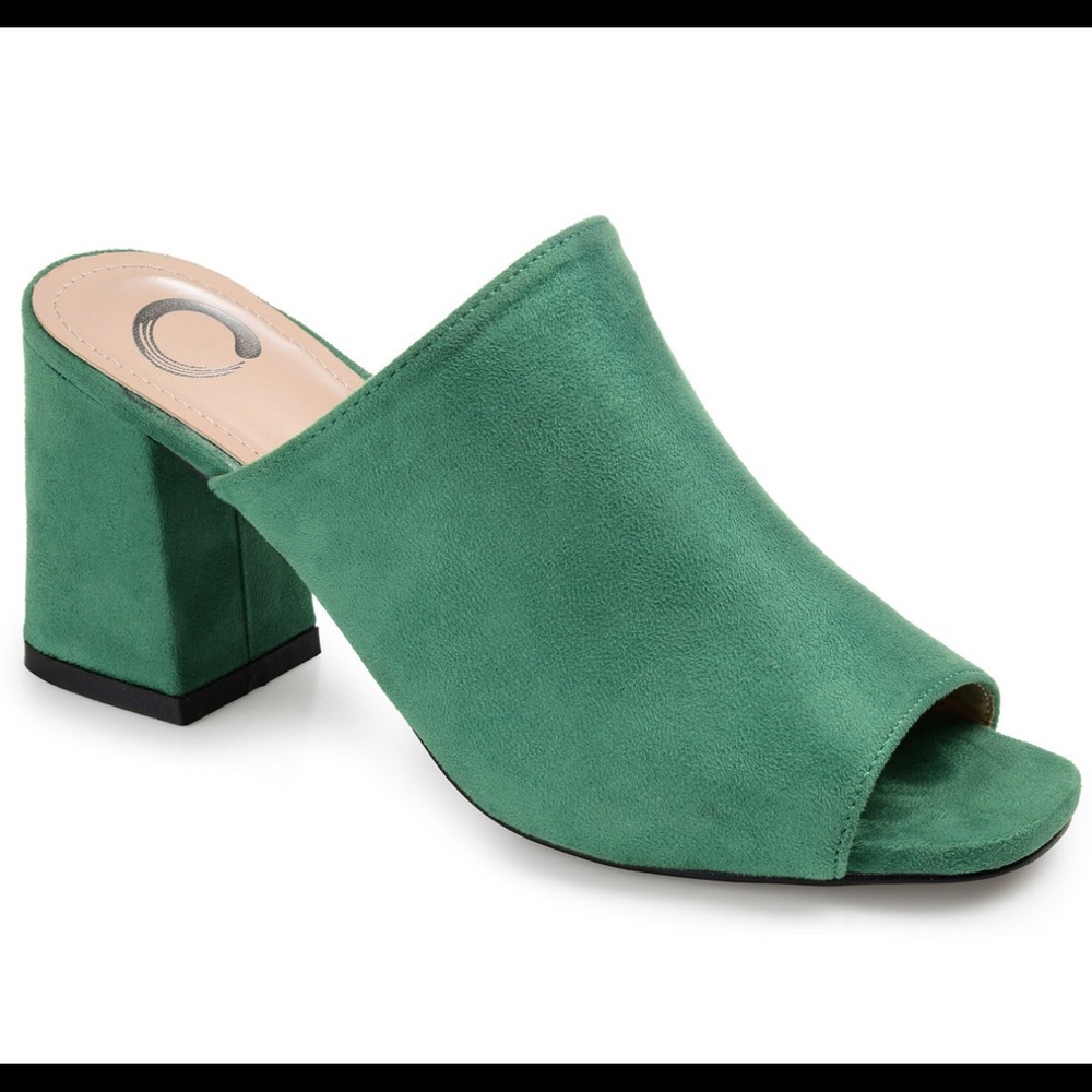 NEW Journee Collection Adelaide Slide….SIZE 7M